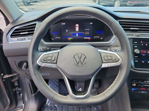 Used 2023 Volkswagen Tiguan SE FWD image 28