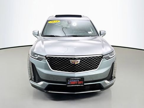 Used 2024 Cadillac XT6 Premium Luxury image 2