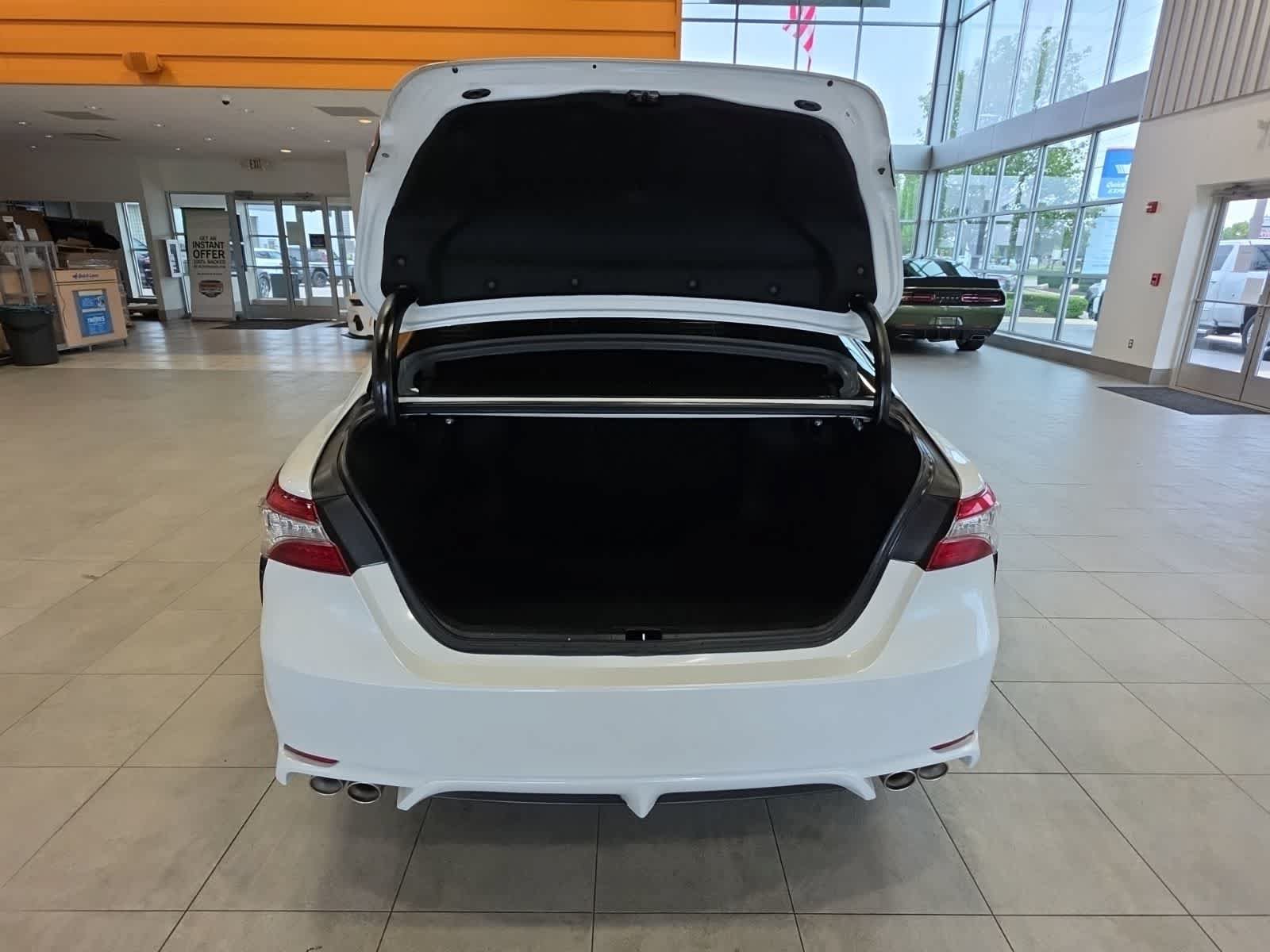 Used 2019 Toyota Camry XSE FWD image 9