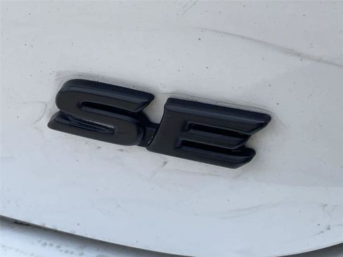 Used 2019 Toyota Camry SE w/ Convenience Package FWD image 10