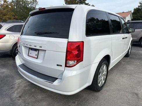 Used 2019 Dodge Grand Caravan SE image 5