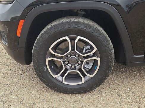 Used 2022 Jeep Grand Cherokee Trailhawk w/ Advanced Protech Group II image 10