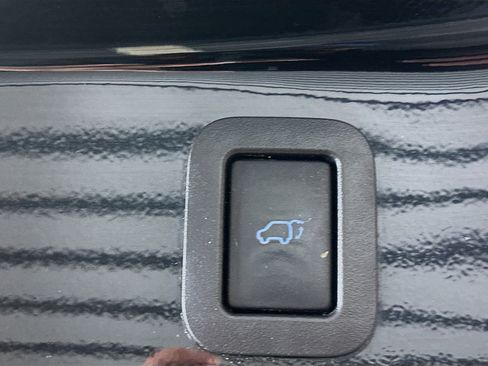 Used 2017 Toyota Highlander Limited image 32