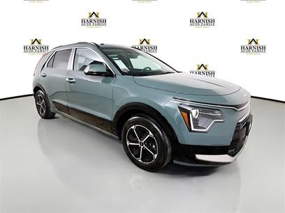 New 2025 Kia Niro SX