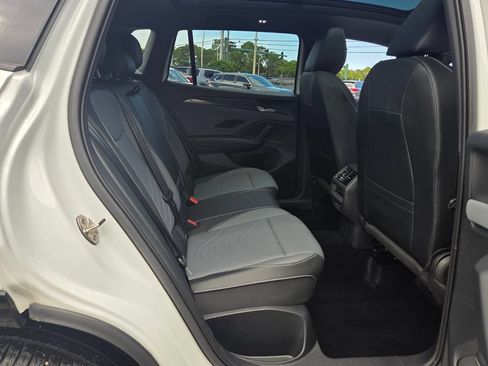 Used 2025 Volkswagen Tiguan SE R-Line AWD/4WD image 15