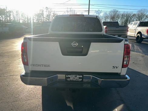 Used 2019 Nissan Frontier SV image 6