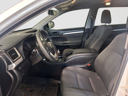 Used 2017 Toyota Highlander LE FWD image 11