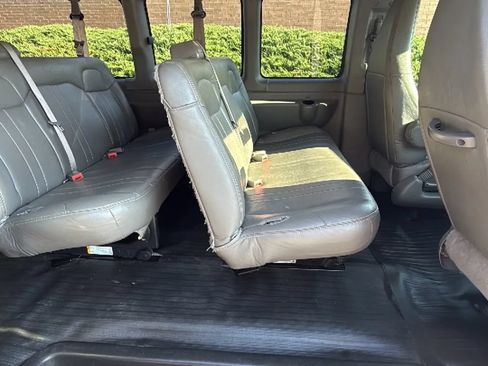 Used 2017 Chevrolet Express 3500 LS RWD image 25