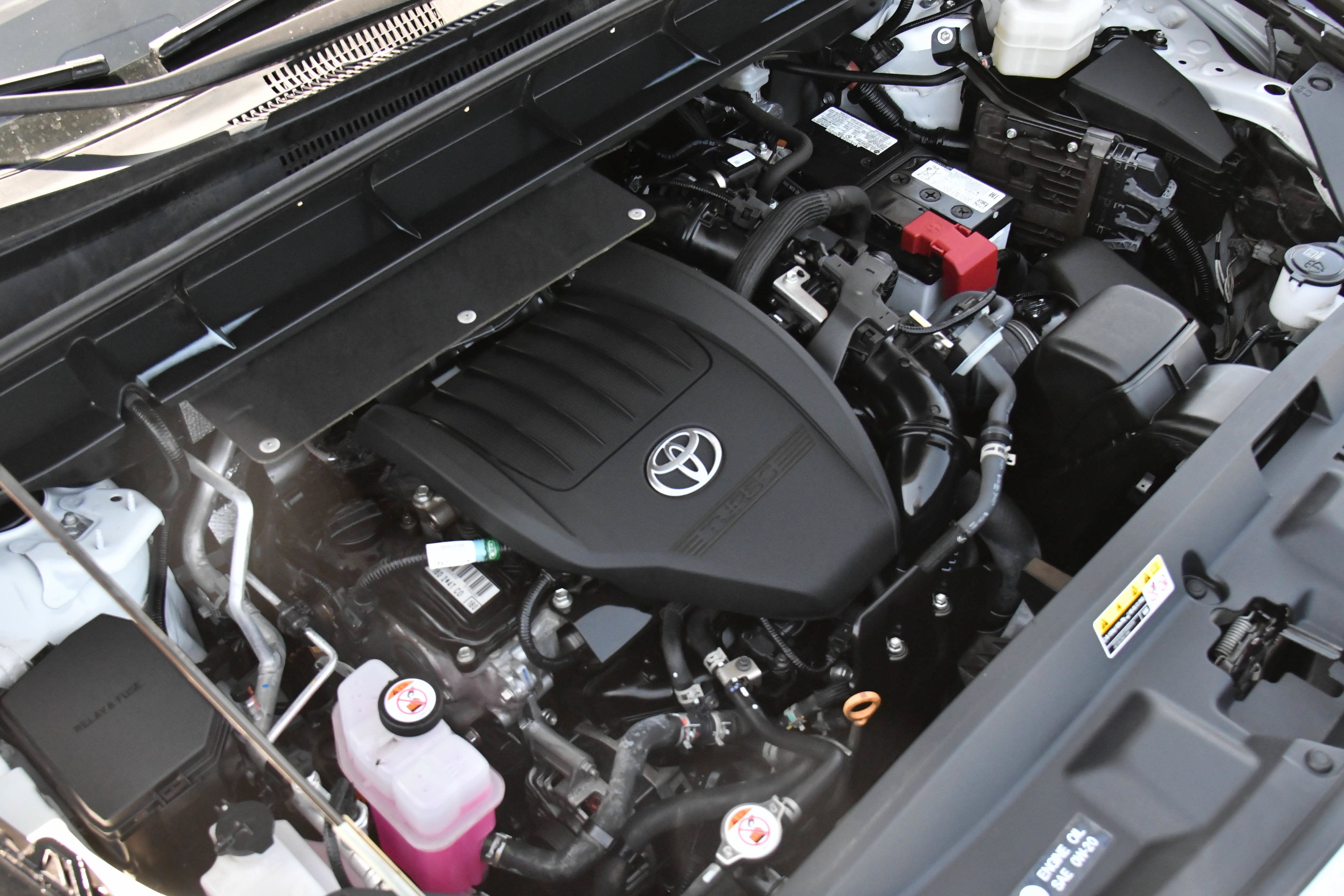 Used 2024 Toyota Highlander LE AWD/4WD image 49