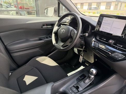 Used 2019 Toyota C-HR LE FWD image 12