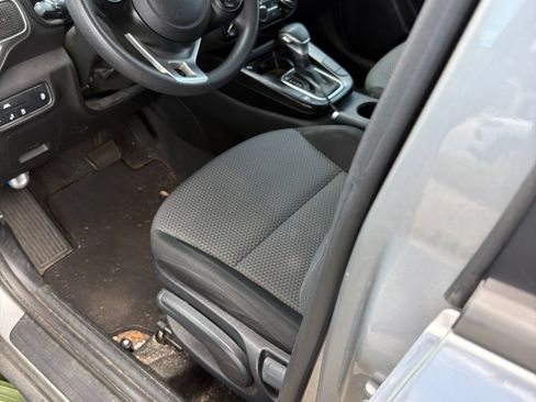 Used 2022 Kia Soul LX w/ Technology Package FWD image 10