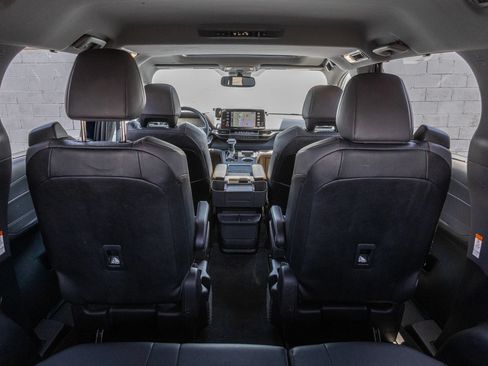 Used 2021 Toyota Sienna XSE FWD image 40