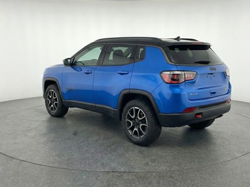 Used 2025 Jeep Compass Trailhawk image 6