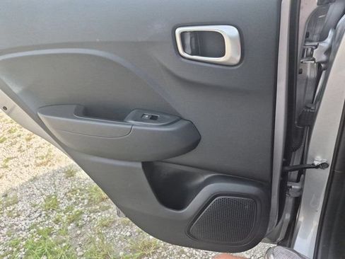 Used 2025 Hyundai Venue SEL FWD image 26