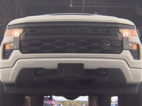 Used 2023 Chevrolet Silverado 1500 Custom AWD/4WD image 2