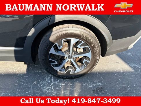 Used 2025 Kia Sportage EX FWD image 11