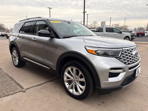 Used 2024 Ford Explorer Platinum w/ Technology Package image 9