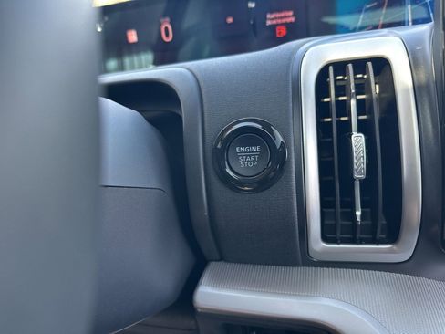 Used 2025 Ford Expedition Active image 26