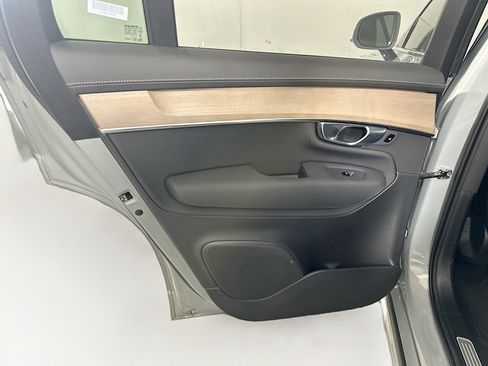 Used 2025 Volvo XC90 B6 Plus image 27