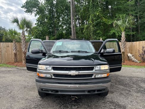 Used 2003 Chevrolet Suburban 2500 LT w/ LT Preferred Equipment Group AWD/4WD image 3