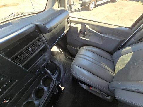 Used 2016 Chevrolet Express 2500 image 18