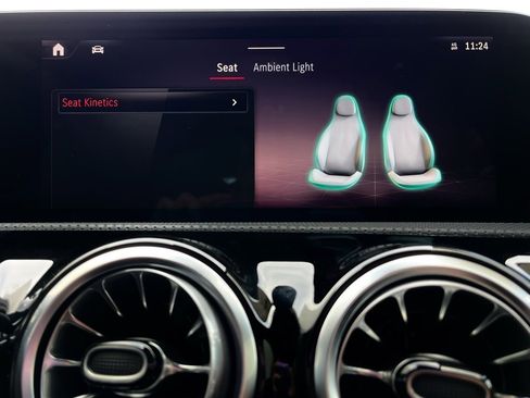 Used 2025 Mercedes-Benz CLA 250 4MATIC image 33