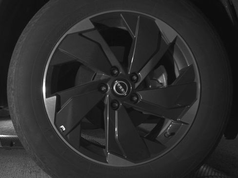 Used 2025 Nissan Rogue SV AWD/4WD image 13