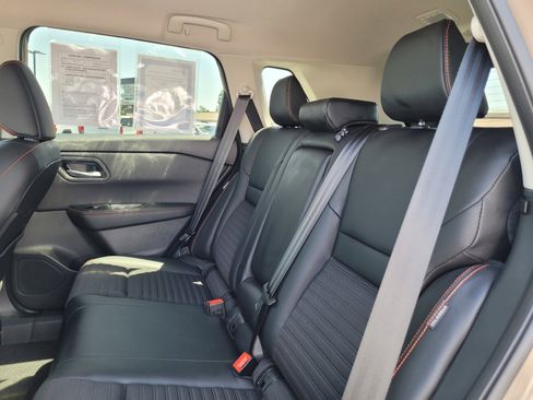 Used 2025 Nissan Rogue SV AWD/4WD image 13