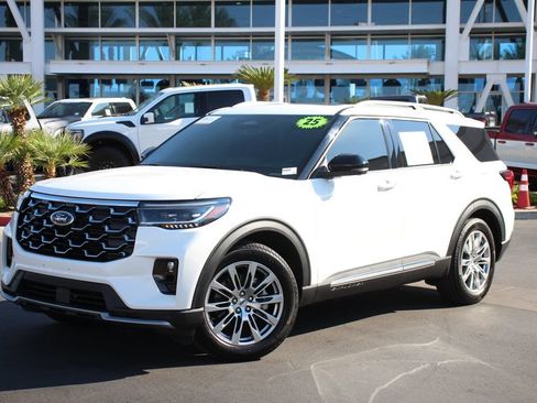 Certified 2025 Ford Explorer Platinum RWD image 1