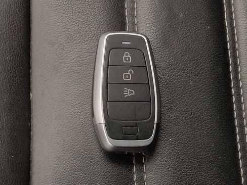 Used 2017 Ford Escape Titanium FWD image 32