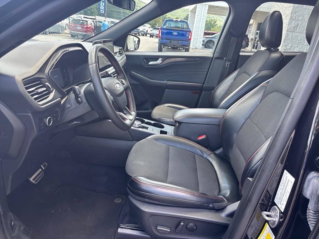 Used 2024 Ford Escape ST-Line w/ Tech Pack #1 FWD image 9