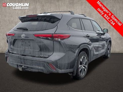 Used 2022 Toyota Highlander XLE image 8