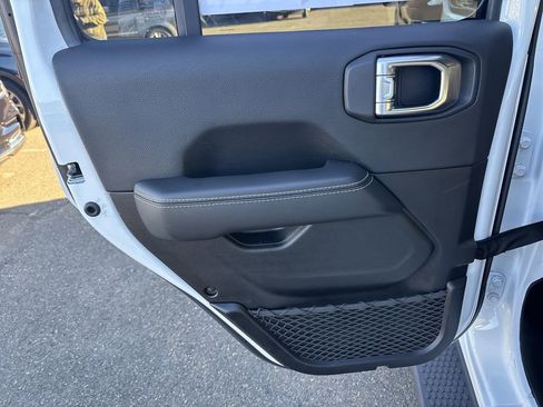 Used 2023 Jeep Wrangler Unlimited Sahara w/ Cold Weather Group image 13