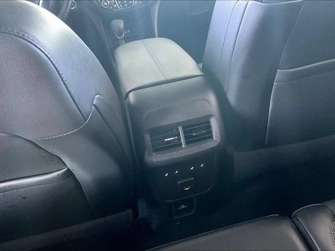 Used 2023 Chevrolet Equinox Premier AWD/4WD image 10