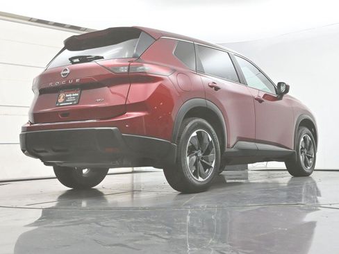 Used 2025 Nissan Rogue SV AWD/4WD image 53