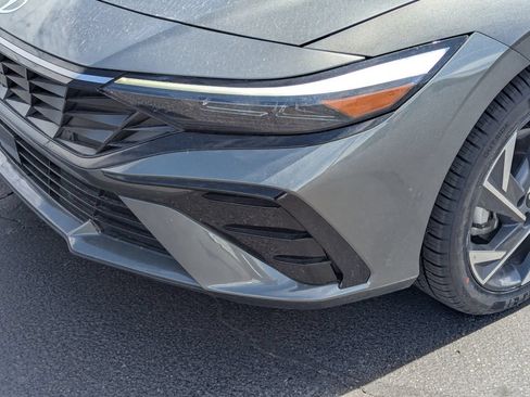 Used 2025 Hyundai Elantra SEL FWD image 12