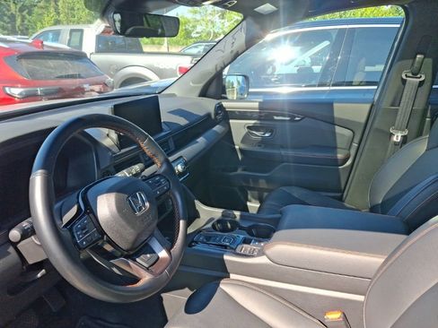 Used 2024 Honda Pilot TrailSport image 9