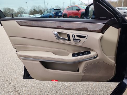 Used 2016 Mercedes-Benz E 350 4MATIC Sedan image 17
