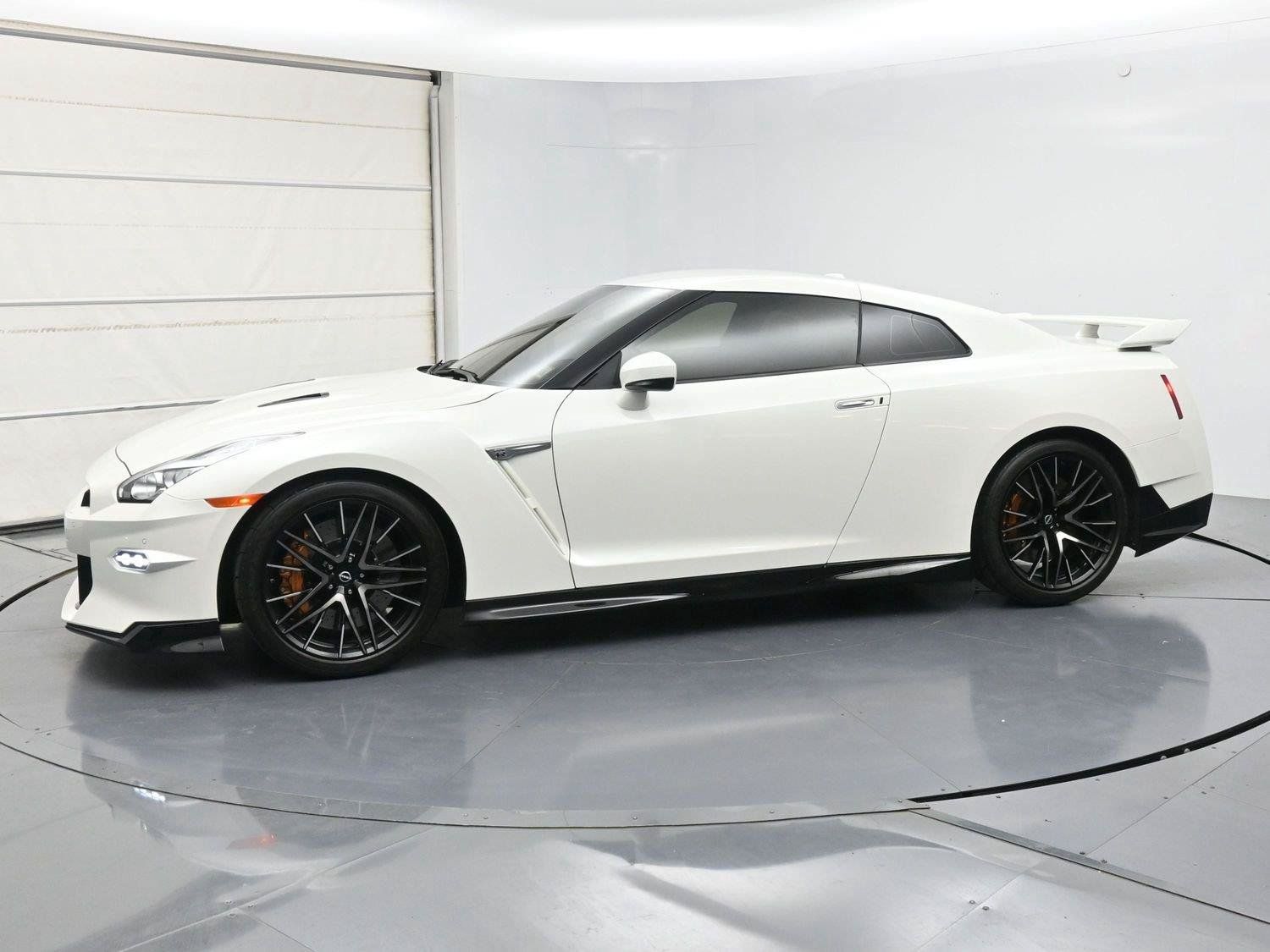 Certified 2024 Nissan GT-R Premium w/ Premium Interior Package AWD/4WD image 27
