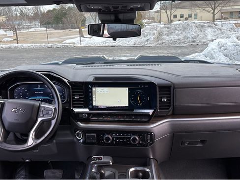 Used 2022 Chevrolet Silverado 1500 LT Trail Boss w/ Convenience Package II image 4