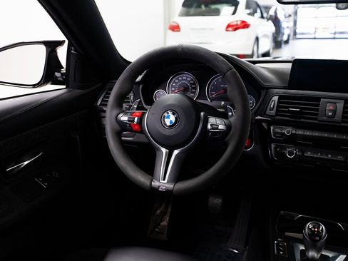 Used 2020 BMW M4 CS image 9