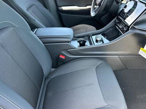 Used 2025 Jeep Grand Cherokee Laredo X w/ Luxury Tech Group I AWD/4WD image 17