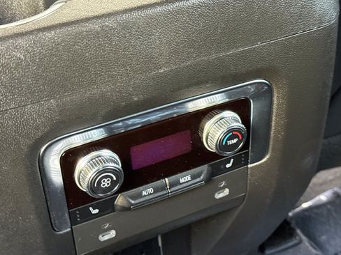 Used 2022 GMC Yukon Denali AWD/4WD image 14