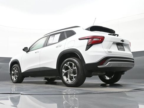 Used 2024 Chevrolet Trax LT w/ Driver Confidence Package image 43