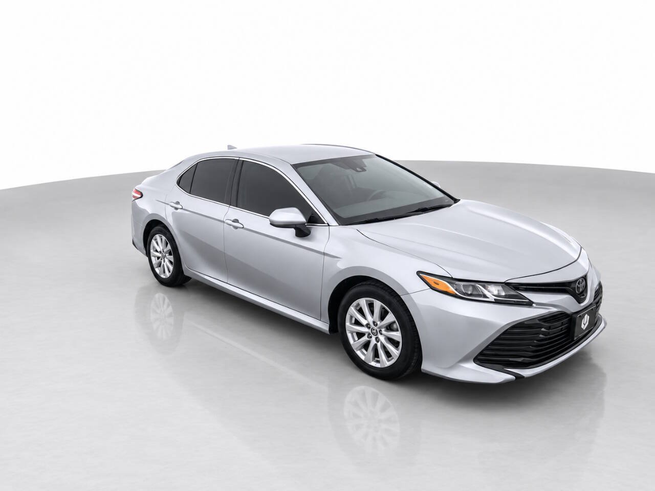 Used 2020 Toyota Camry LE FWD image 3