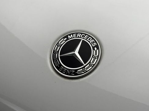 Used 2025 Mercedes-Benz GLC 300 4MATIC image 3