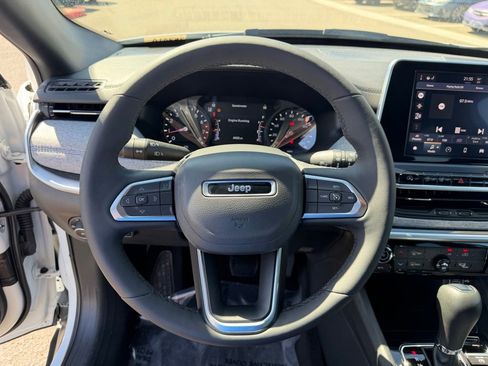 Used 2026 Jeep Compass Latitude AWD/4WD image 21