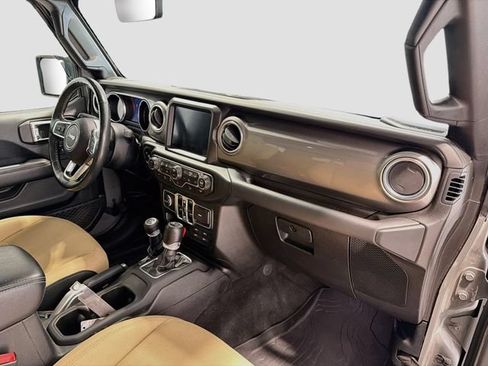 Used 2018 Jeep Wrangler Unlimited Sahara AWD/4WD image 25