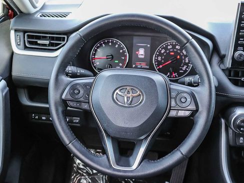 Used 2022 Toyota RAV4 XLE Premium image 17