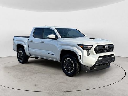Certified 2025 Toyota Tacoma TRD Sport w/ TRD Sport Upgrade Package AWD/4WD image 7